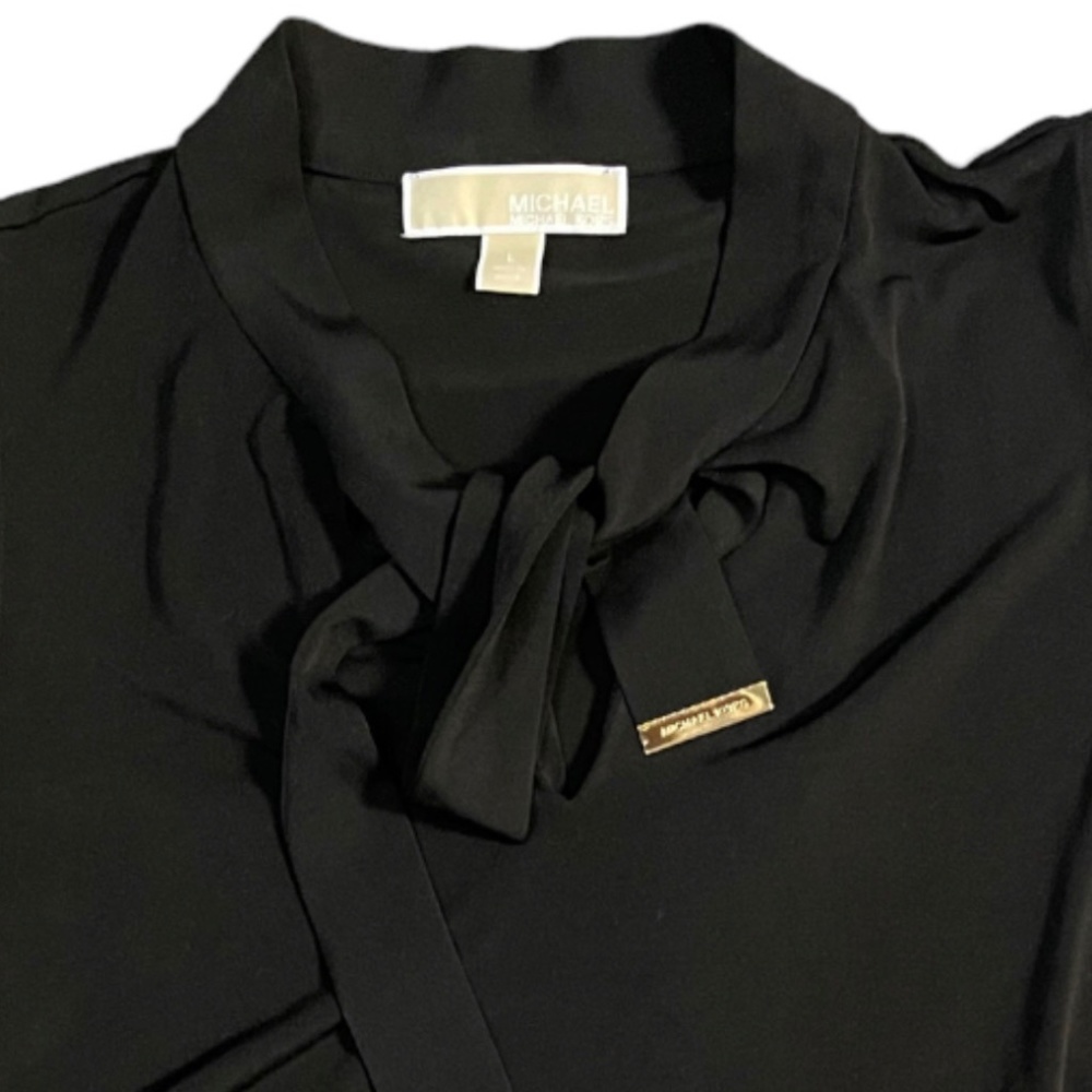 Michael Kors Black Gold v-neck sleeveless top blouse